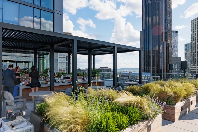 Hosting Sky-High Rooftop Corporate Events in NYC